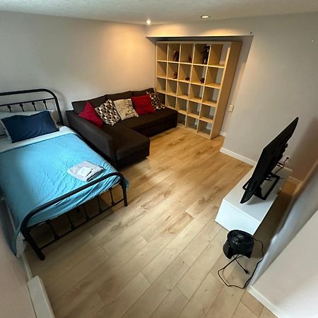 Artistic Apartment Near Downtown Victoria Esterno foto