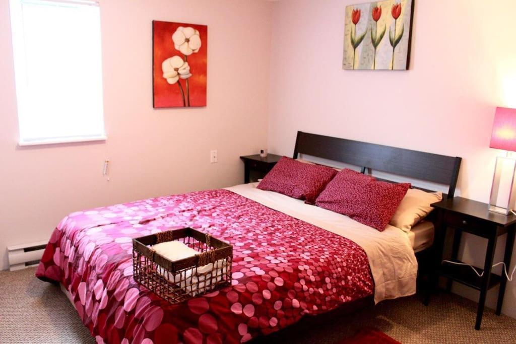 Artistic Apartment Near Downtown Victoria Esterno foto