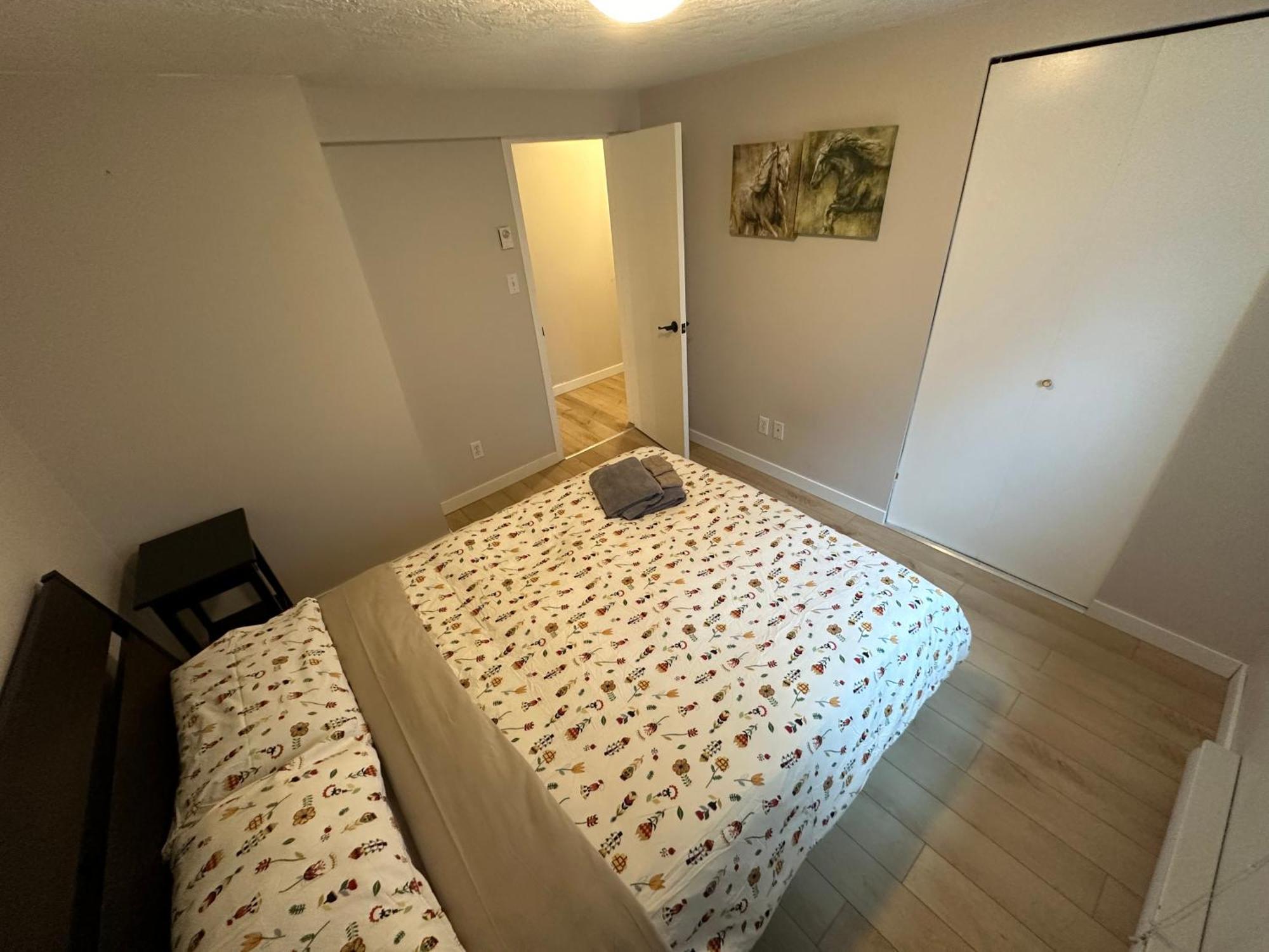 Artistic Apartment Near Downtown Victoria Esterno foto
