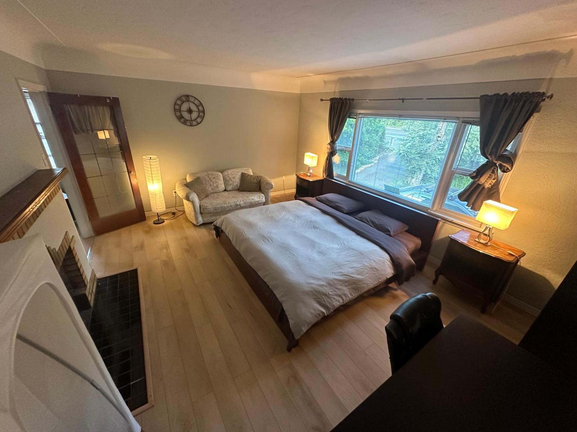 Artistic Apartment Near Downtown Victoria Esterno foto