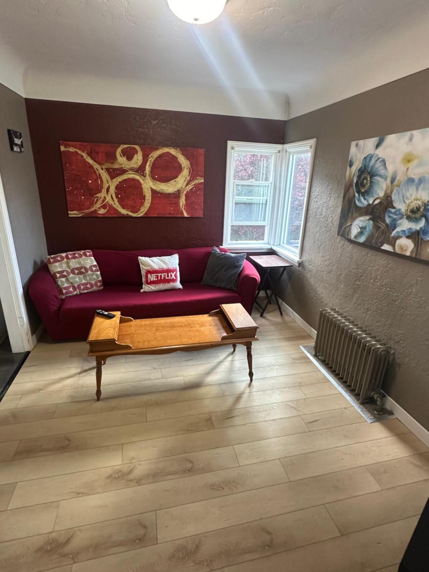 Artistic Apartment Near Downtown Victoria Esterno foto