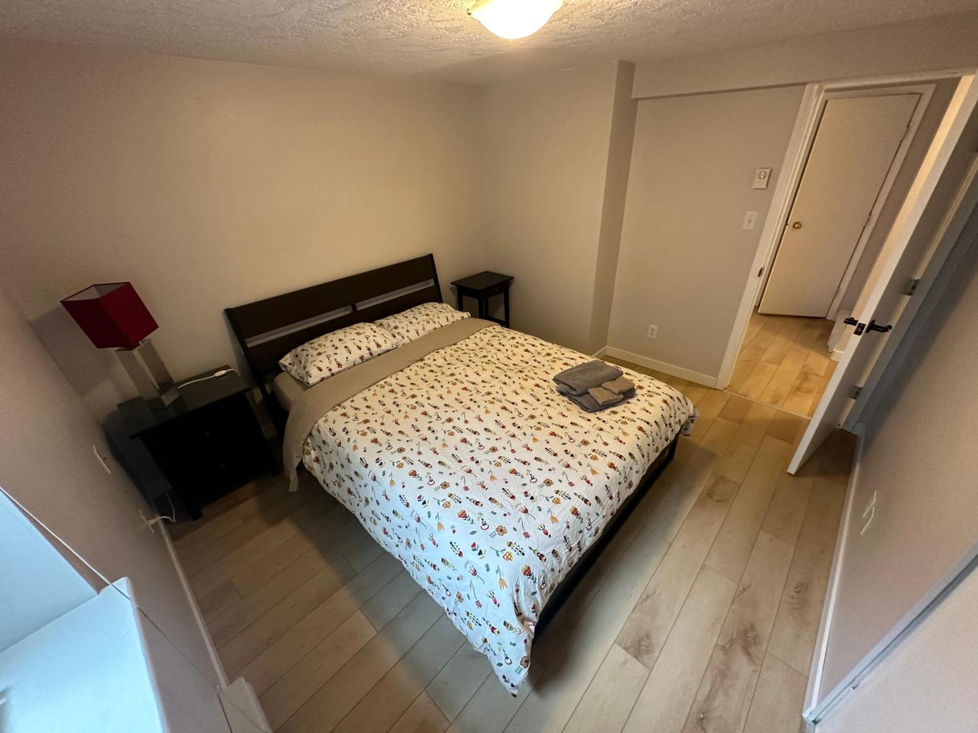 Artistic Apartment Near Downtown Victoria Esterno foto