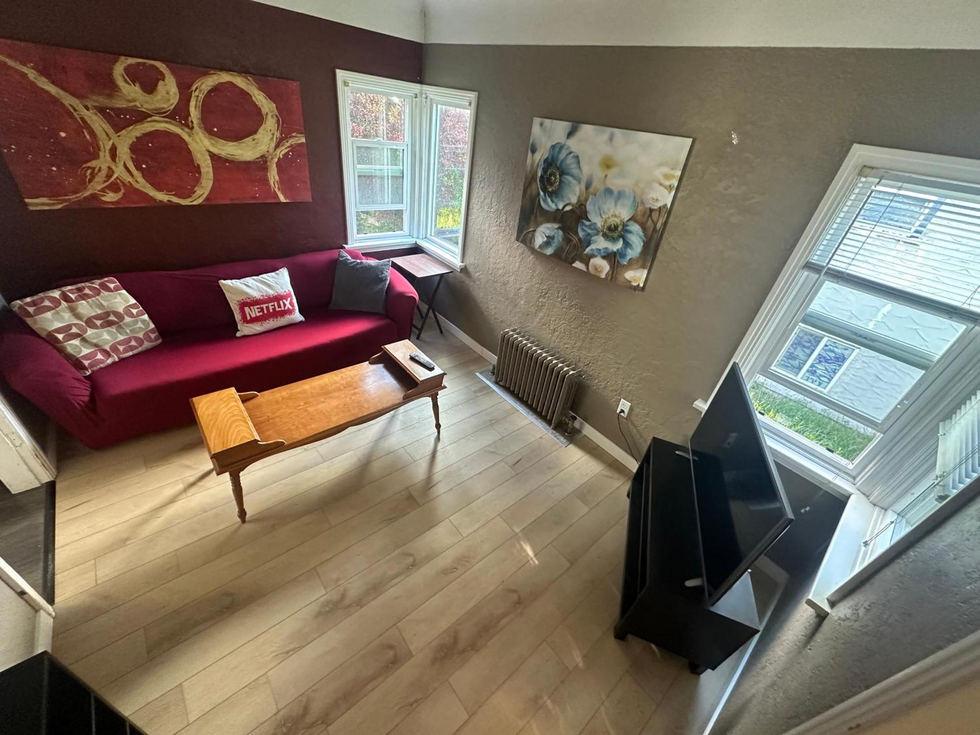 Artistic Apartment Near Downtown Victoria Esterno foto