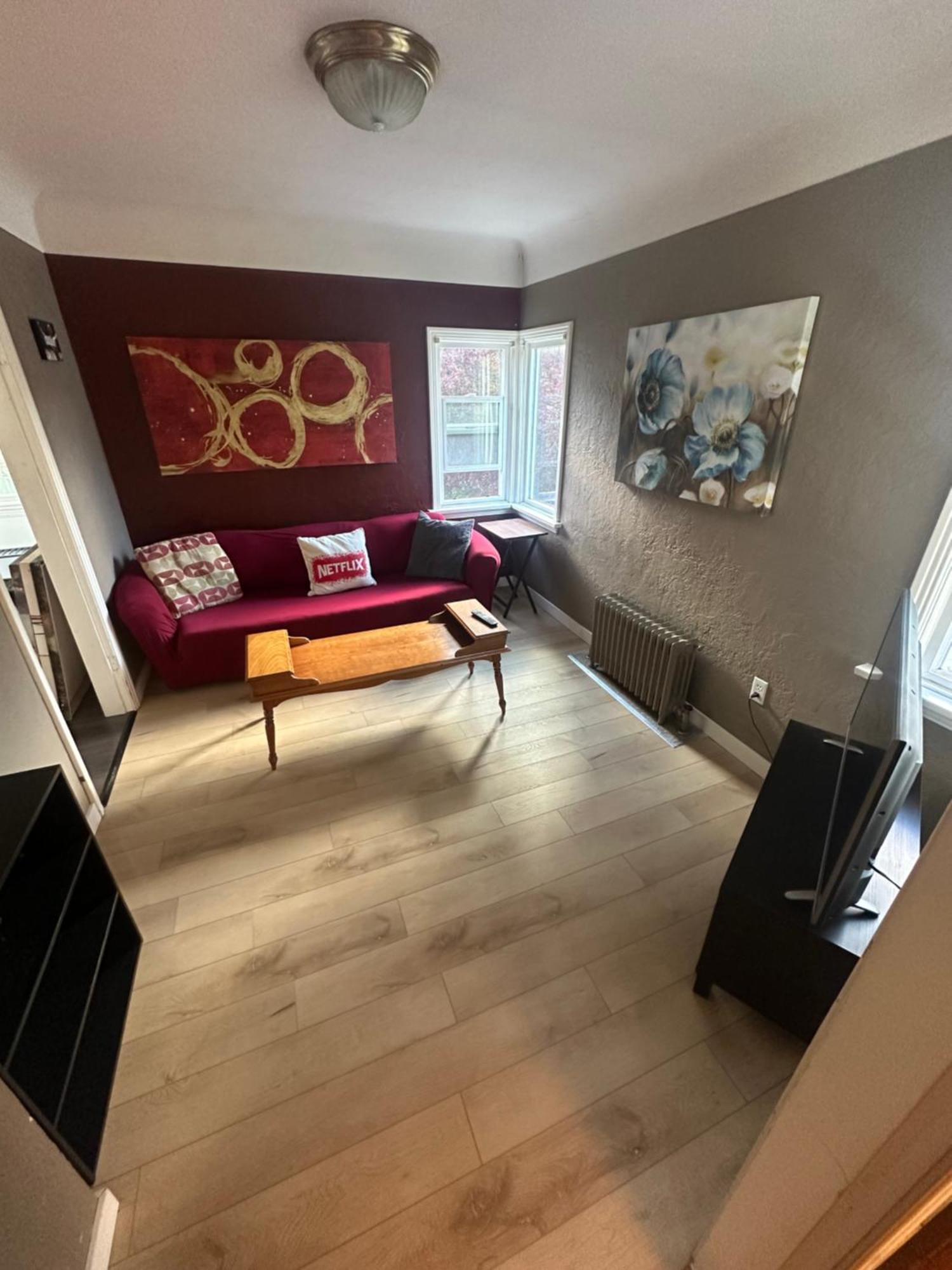 Artistic Apartment Near Downtown Victoria Esterno foto