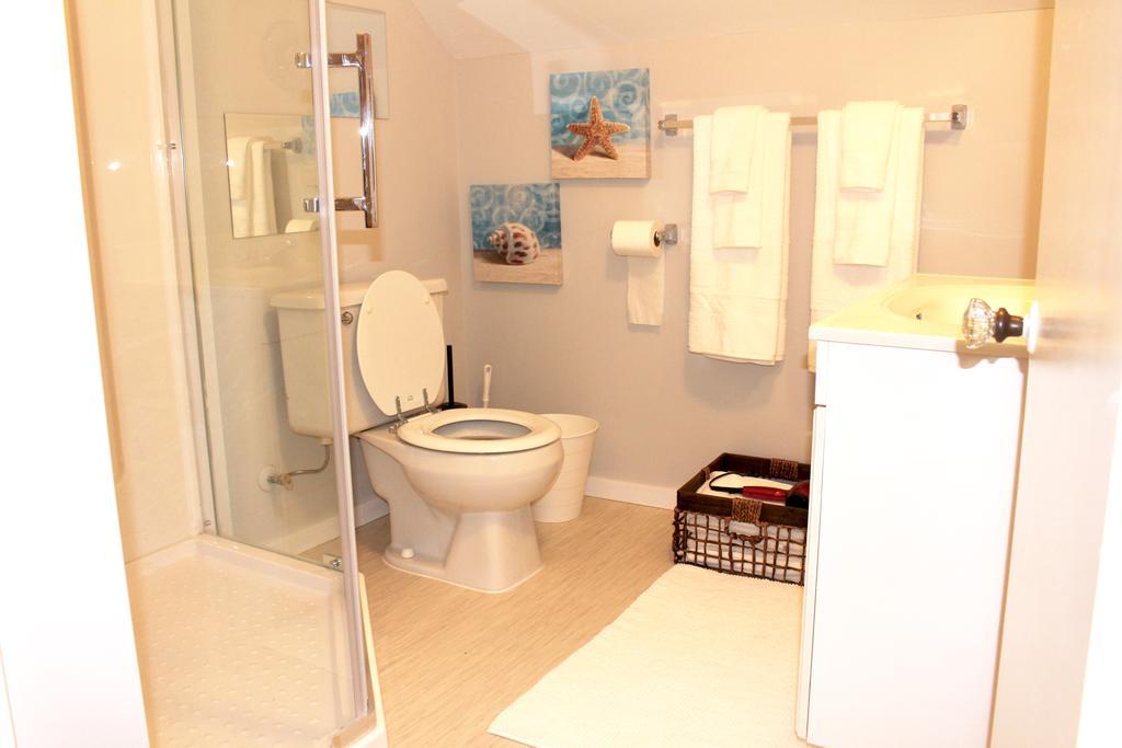 Artistic Apartment Near Downtown Victoria Esterno foto